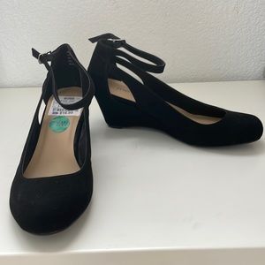 NWT Black Wedge Pumps with Ankle strap 7.5